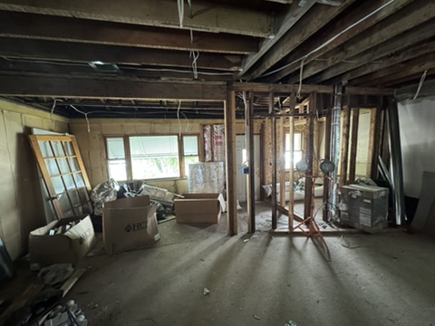 Roselle living area before renovation